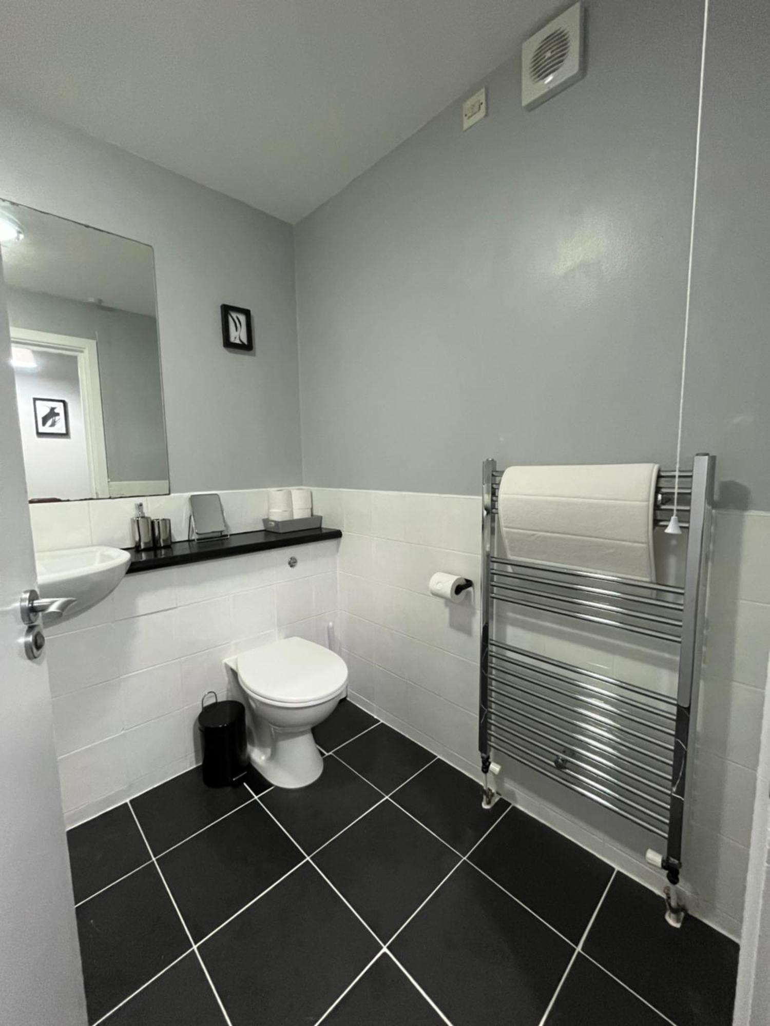 2 Bedroom Ground Floor Apartment เบลฟาสต์ ภายนอก รูปภาพ